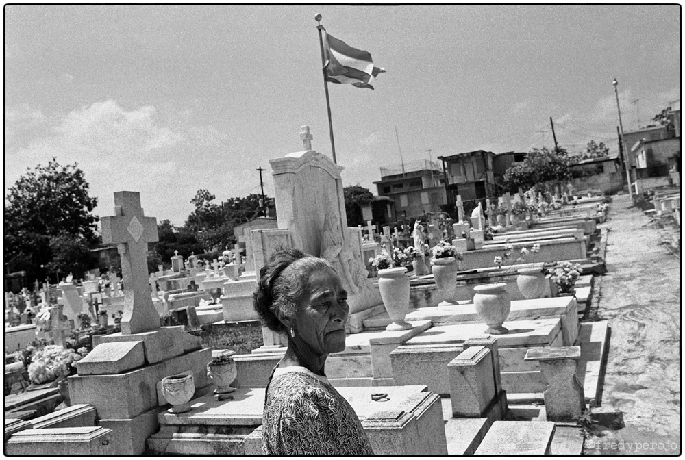 1992_puerto_rico_cemetery_death_fp_1000